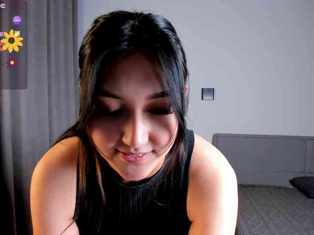 yunamini's sex show image