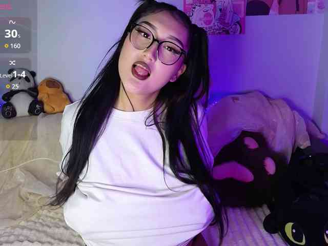 yunamini's sex show image