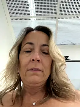 Cherry-red-xo's sex show image