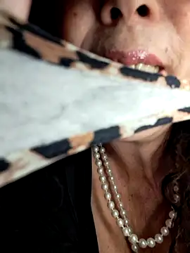 Изображение секс-шоу модели GypsyEsmeralda Изображение секс-шоу модели GypsyEsmeralda