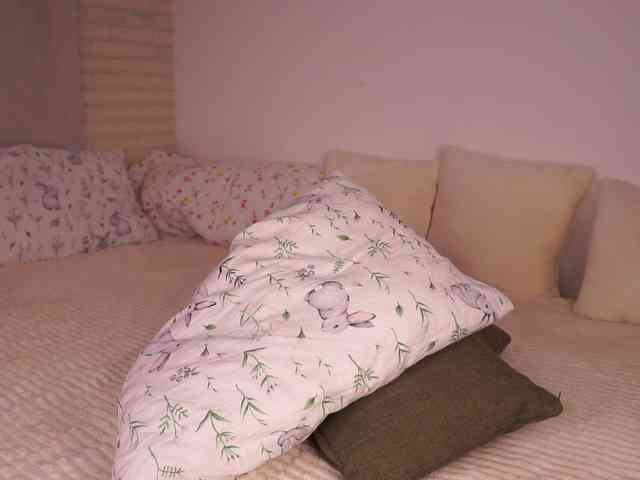 YesImAnna's sex show image