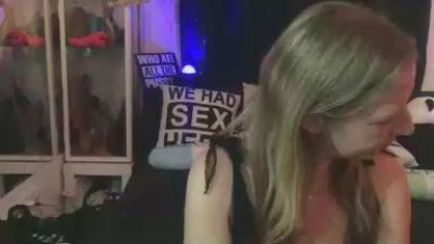 SuusenGuus's sex show image