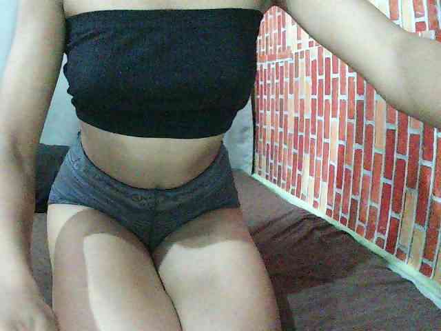 Изображение секс-шоу модели Poussie Изображение секс-шоу модели Poussie