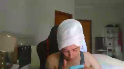 Изображение секс-шоу модели INTHETOILET Изображение секс-шоу модели INTHETOILET