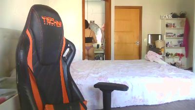 Изображение секс-шоу модели INTHETOILET Изображение секс-шоу модели INTHETOILET