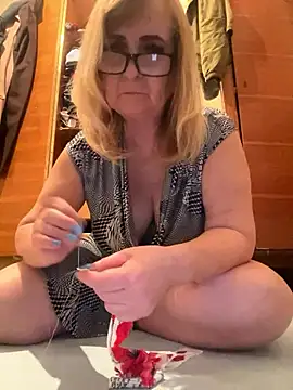 Irina2909@xh's sex show image