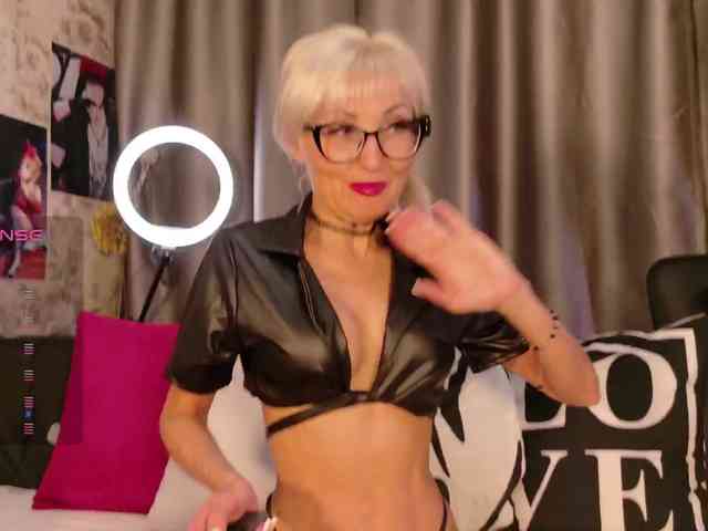 Milforja's sex show image
