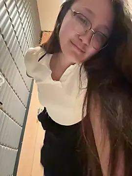 KissMeEva's sex show image