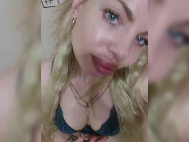 Djesikaa's sex show image
