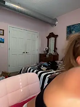 misspollypeach's sex show image