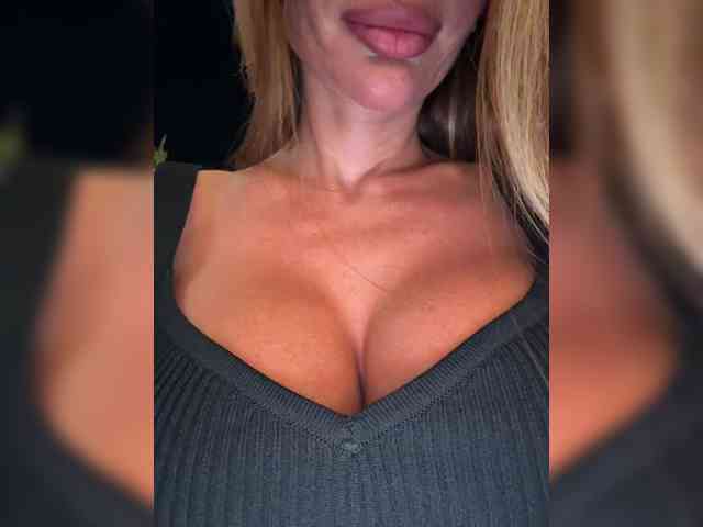 OrgazMia's sex show image
