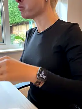 Sexshow-Bild von Phoebe_Lily Sexshow-Bild von Phoebe_Lily