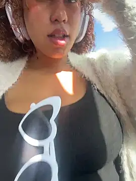 Изображение секс-шоу модели lauraltt Изображение секс-шоу модели lauraltt