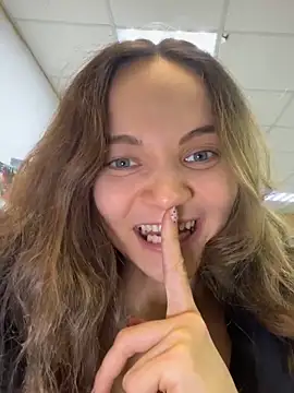 TheYourL's sex show image