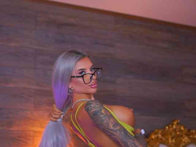 JuicyJessye's sex show image