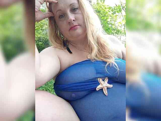 XHelenaX99's sex show image
