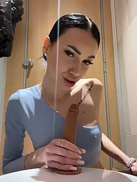 Изображение секс-шоу модели ilariea_girl