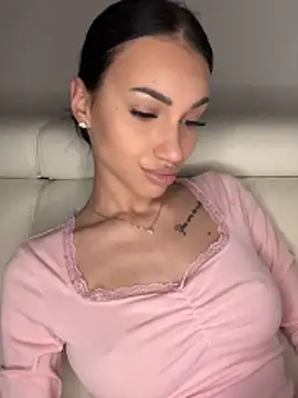 Изображение секс-шоу модели ilariea_girl