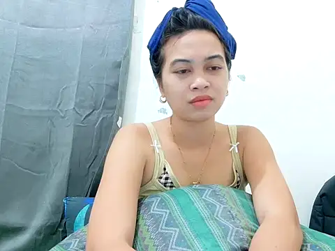 Ursexyasianskinny's sex show image