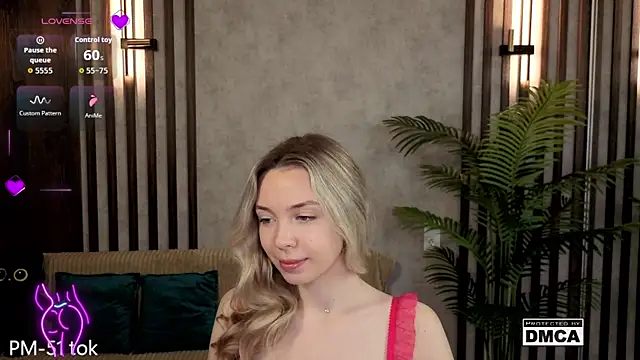 Holl1Would's sex show image