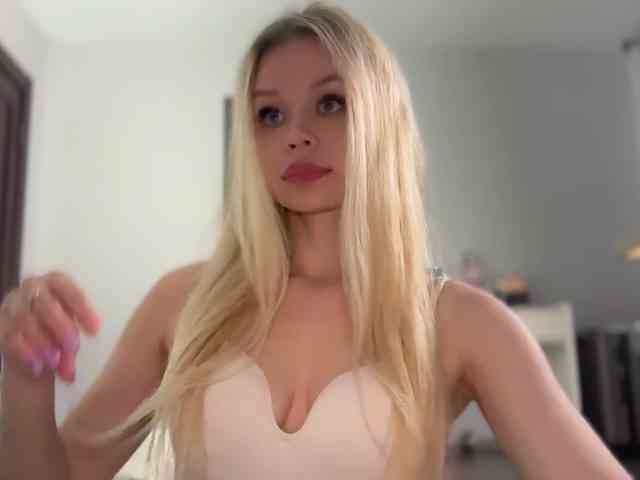 x-NaStyA-x's sex show image