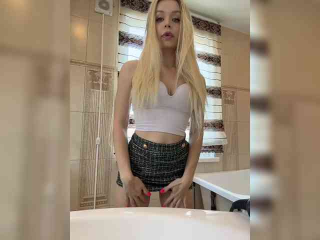 x-NaStyA-x's sex show image