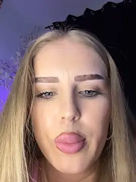 AubrieleRouj1's sex show image