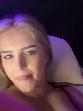 AubrieleRouj1's sex show image