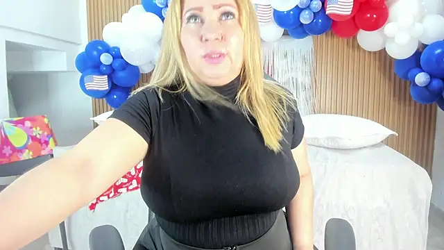 Danna_topless's sex show image