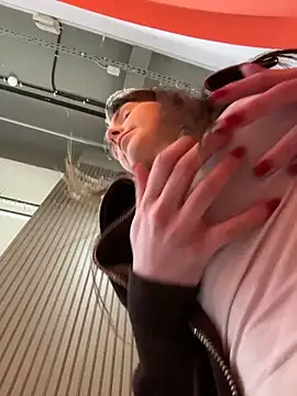 Ttixmila's sex show image