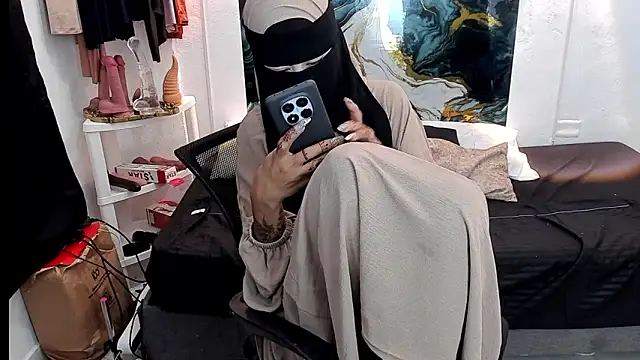 chaymae_nah_'s sex show image