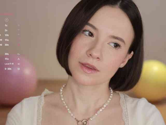 -FemaleEssence-'s sex show image