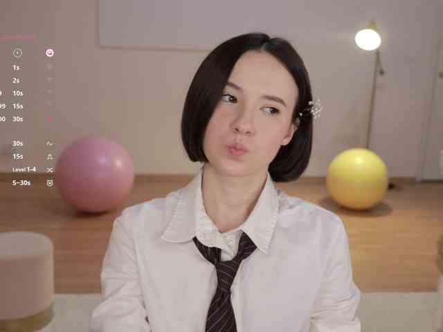 -FemaleEssence-'s sex show image