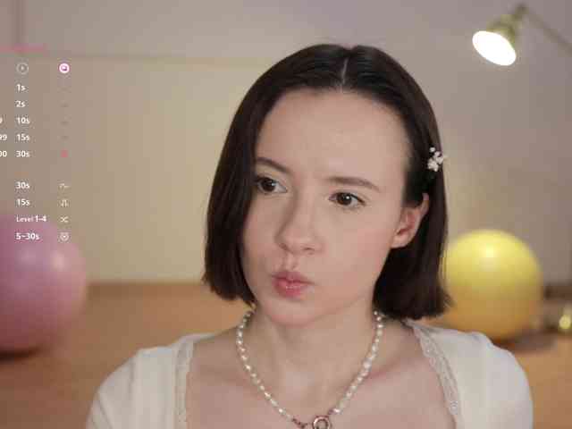 -FemaleEssence-'s sex show image