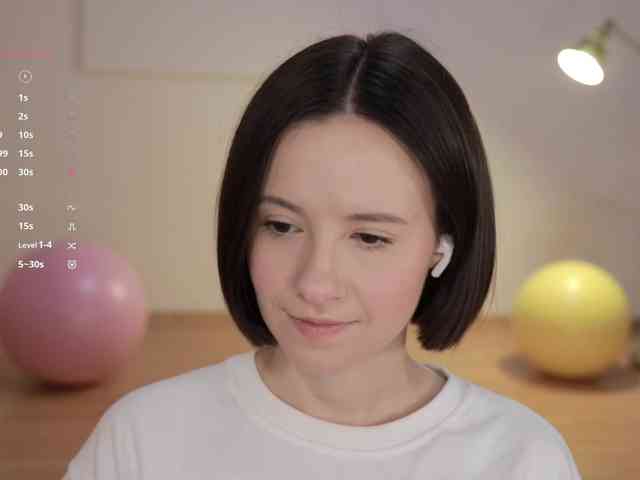 -FemaleEssence-'s sex show image