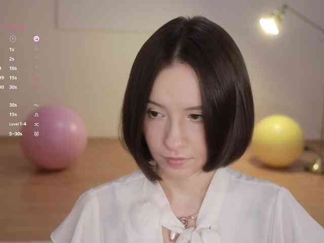 -FemaleEssence-'s sex show image