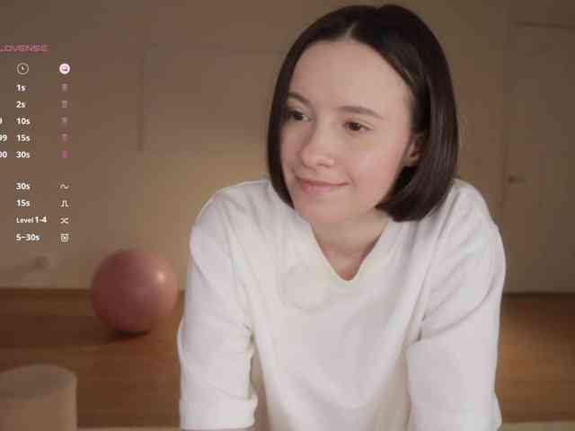 -FemaleEssence-'s sex show image