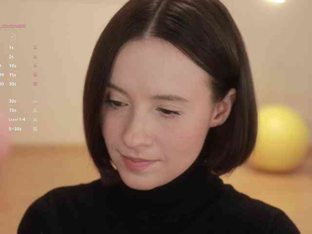 -FemaleEssence-'s sex show image