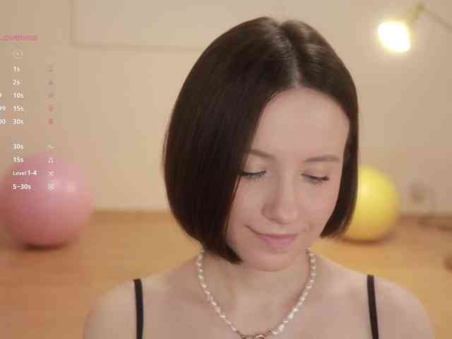 -FemaleEssence-'s sex show image