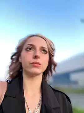 LoraaDoll's sex show image