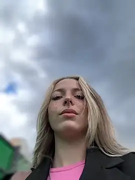 LoraaDoll's sex show image