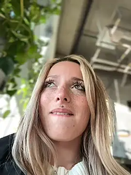 LoraaDoll's sex show image