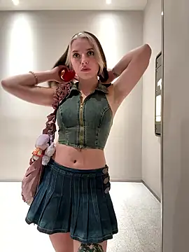 Изображение секс-шоу модели LoraaDoll