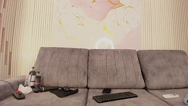 NhoanBrunette's sex show image