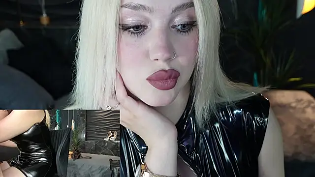 MistressDarsy's sex show image