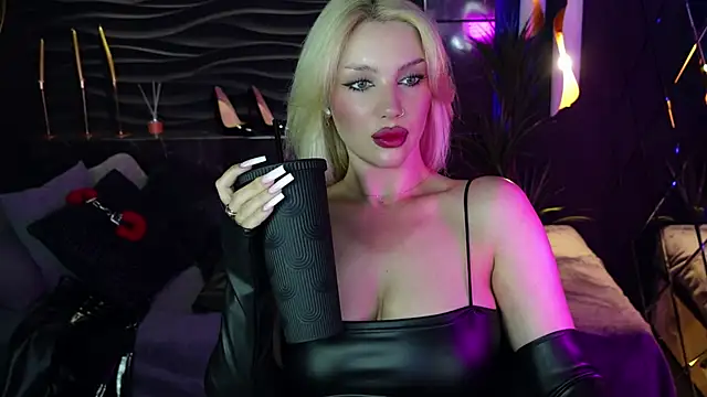 MistressDarsy's sex show image
