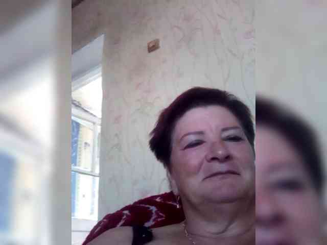 Empresswoman's sex show image