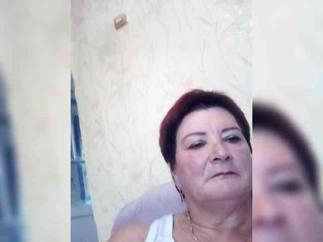 Empresswoman's sex show image