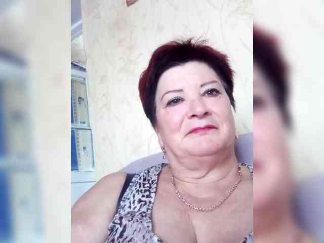 Empresswoman's sex show image