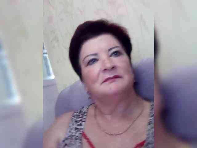 Empresswoman's sex show image